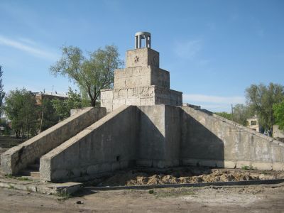 Братская могила, в которой похоронены участники вооруженного восстания 22 декабря 1918 года. На могиле установлен памятник