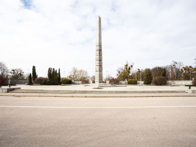 Мемориальный ансамбль 1200 воинам 11 Гвардейской армии, погибшим при штурме города и крепости Кенигсберг в апреле 1945 г.
