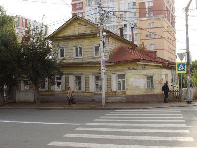 Дом Комаровых
