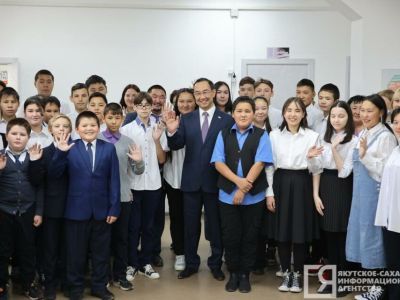 Айсен Николаев посетил обновлённую Амгино-Олёкминскую школу