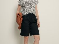 Блузка с коротким рукавом и цветочным принтом