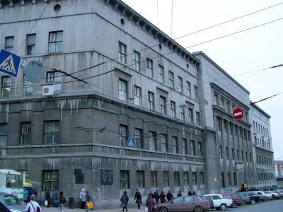 Здание губернской мужской гимназии, открытой в 1808 г., где преподавали и учились многие известные деятели науки и культуры