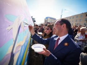 Глава Якутии принял участие в праздничных мероприятиях проекта «Проспект Победы»