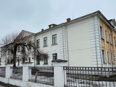 Здание школы № 58, где в 1932-37 гг. учился Герой Советского Союза С.М. Черепанов