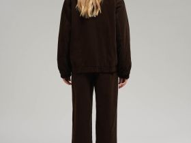 Легкий бомбер из вельвета с искусственным утеплителем