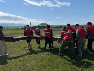 Молодёжный десант «За Нас!» помогает жителям сел Хангаласского улуса