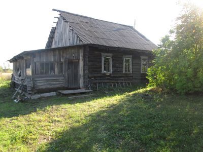 Памятное место, где в 1929 году под руководством комсомольской ячейки, во главе с Сергеем Кошталевым, был создан один из первых в районе колхоз "Комсомолец"
