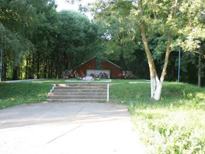 Братское захоронение советских воинов, погибших в 1919 г. и в 1941-1944 гг.