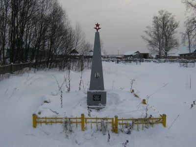 Братская могила советских летчиков