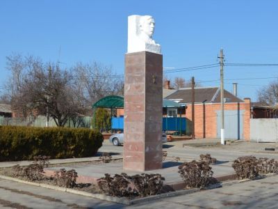 Бюст Героя Советского Союза С.Д. Романа