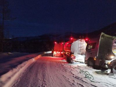 Грузовик сбил человека на автодороге в Томпонском районе Якутии