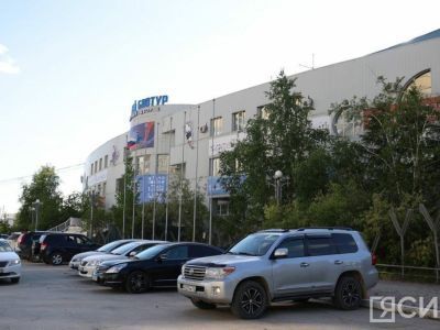 В ледовом дворце «Эллэй Боотур» ремонт продлится до 20-х чисел ноября