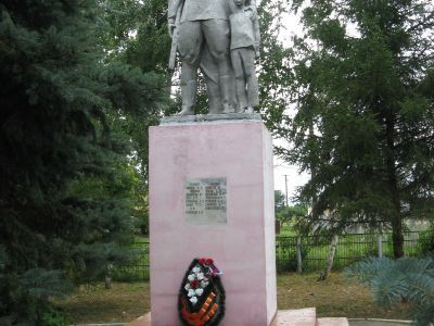 Братская могила 76 советских воинов, погибших в боях с фашистскими захватчиками