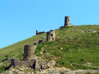 Стены и башни Нижнего города Св. Георгия