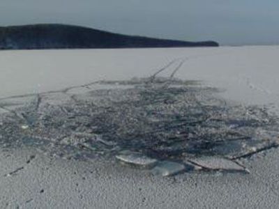 В Якутии на автозимнике "Яна" под лёд провалился грузовой автомобиль "МАЗ"