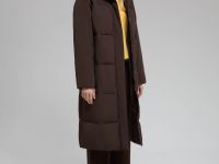 Утепленное стеганое пальто с капюшоном