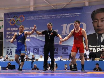 Борец Константин Власов в седьмой раз завоевал золотую медаль чемпионата Якутии