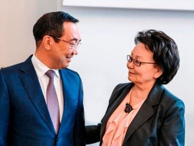 «Одна из выдающихся женщин Якутии». Айсен Николаев поздравил Евгению Михайлову с юбилеем