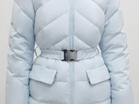 Стеганый пуховик с поясом и капюшоном