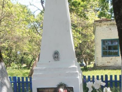 Могила партизана И.Т. Горбунова (1913 - 1943), замученного фашистскими захватчиками