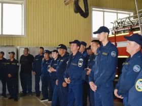 Дмитрий Садовников наградил пожарных Амгинского улуса