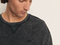 Футболка свободного силуэта с v-образным вырезом