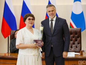 Государственные награды вручили медицинским работникам Якутии