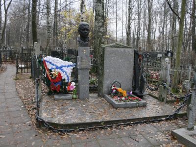 Могила Маринеско Александра Ивановича (1913-1963 гг.)  – легендарного командира подводной лодки «С–13»