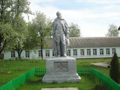 Братская могила 4 советских воинов, погибших в 1943 г. в бою с немецко-фашистскими захватчиками