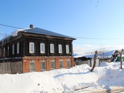 Ансамбль городской усадьбы О.Е. Пономаревой: жилой дом, флигель, двухэтажные деревянные службы