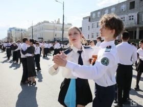 5,5 тысяч пар станцевали вальс Победы в Якутске