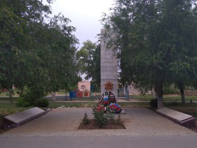 Братская могила советских воинов, погибших в период Сталинградской битвы