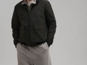 Ветровка-бомбер со съемным капюшоном