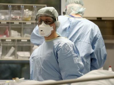 Заболеваемость ковидом в мире за неделю выросла почти вдвое