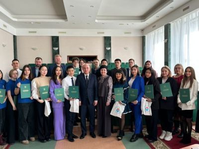 В администрации района наградили участников молодежного фестиваля «Муус устар»