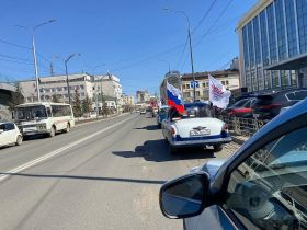Колонна ретро-автомобилей проехала по улицам Якутска в честь 80-летия Победы