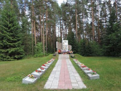 Братская могила воинов Советской Армии, погибших в период Великой Отечественной войны