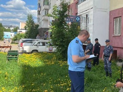 В Следкоме рассказали обстоятельства падения двухлетнего ребенка из окна в Нерюнгри