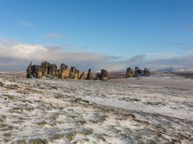 Арктическая снегоходная экспедиция «К Каменным Людям Сундуруна через кряж Суор Уйата». Сопутствующая рыбалка на трофейного арктического гольца