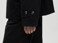 Ветровка с асимметричной застежкой