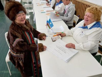 Жители Якутии с утра активно идут на выборы