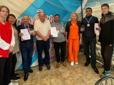 Представители разных национальностей Мирного играют в нарды