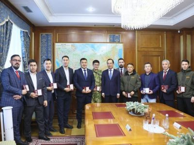 В День печати Айсен Николаев встретился с военными корреспондентами Якутии