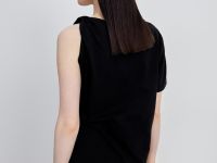 Топ из хлопка с открытым плечом и фигурным узлом