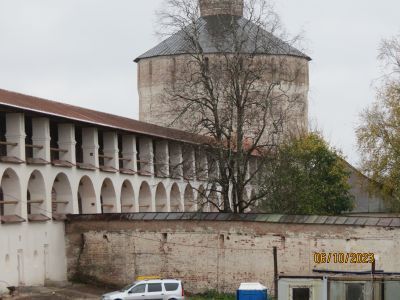 Прясло крепостной стены Нового города между Кузнечной башней и примыканием стены Ивановского монастыря