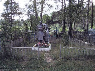 Братская могила советских воинов