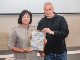 Секретарь СЖР Владимир Касютин вручил награды липецким журналистам