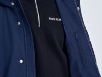 Утепленное пальто с капюшоном