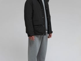 Утепленная куртка с капюшоном