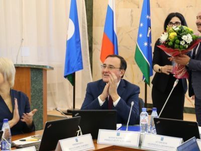 Сессия начала свою работу с награждения